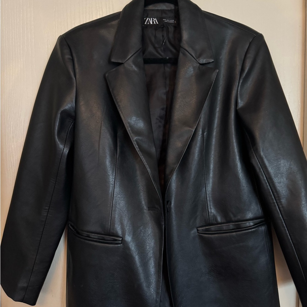 Zara Women's Black Blazer Jacket Size small will fit medium